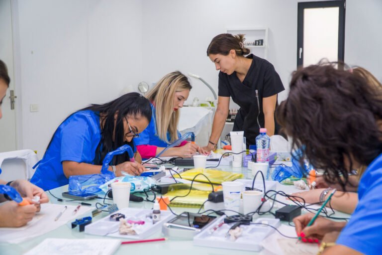 formatori_carousel_sectiunea 3.2