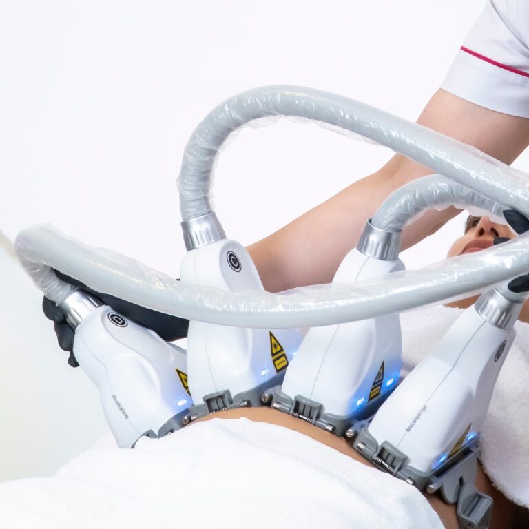 Curs de estetică corporală la Colegiul de Estetică